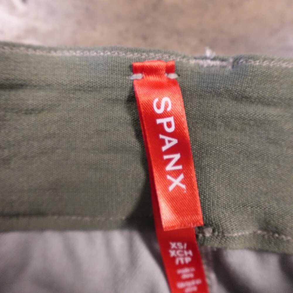 Spanx Stretch Twill Cargo Pants women's extra small urban camo - Picture 3 of 12